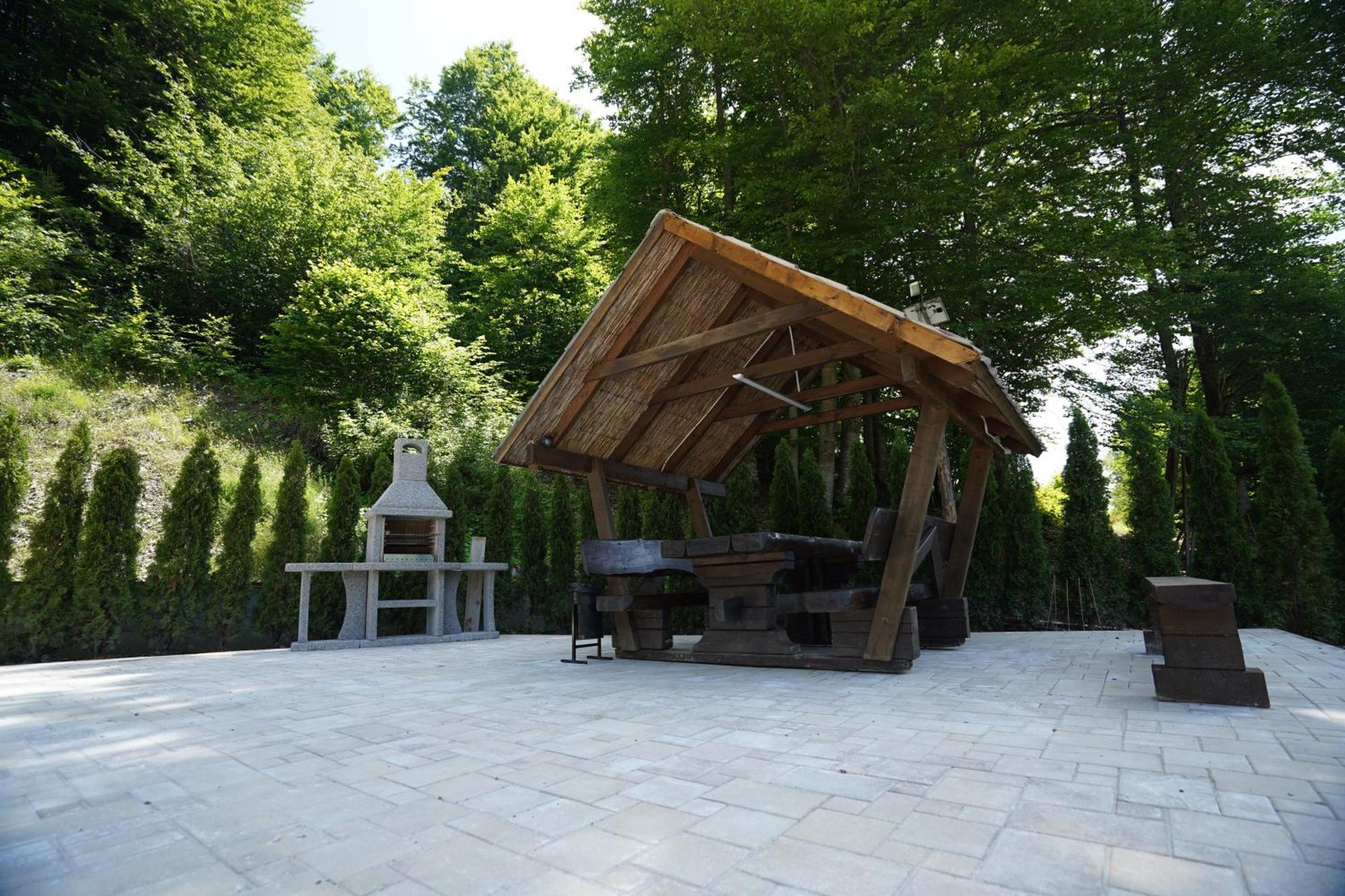 泽罗维塔山林小屋 Nizhniy Studenyy 外观 照片